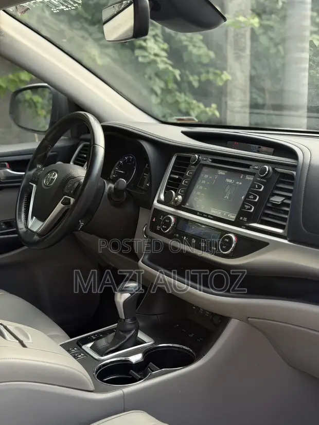 Toyota Highlander XLE 2022 Fari - 1