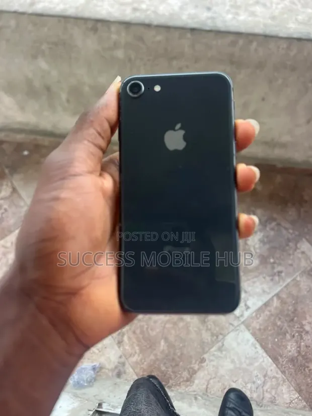 Apple iPhone 8 64GB Black - 1