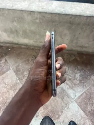 Apple iPhone 8 64GB Baki
