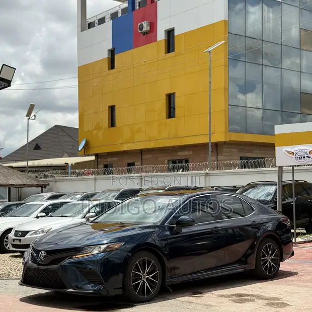 Toyota Camry SE 2021 Teal - 1