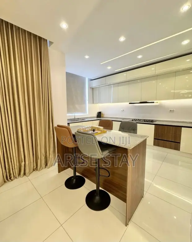 2-Bedroom Shortlet tare da Pool & Gym | Ikate Elegushi, Lekki - 1