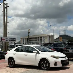 Toyota Corolla LE 2016 Fari