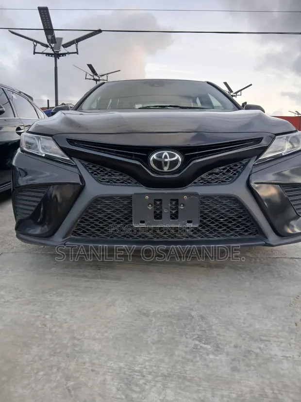 Toyota Camry SE 2021 Black - 1