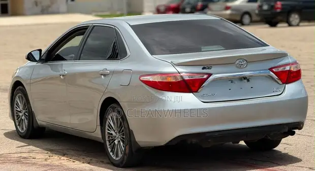 2016 Toyota Camry LE Silver - 1