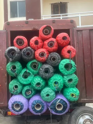 Rarraba ko Tarin Rumfar Ciyawa don Filin Wasa