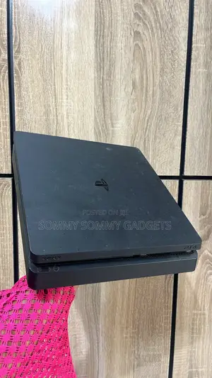 PlayStation PS4 Konsol