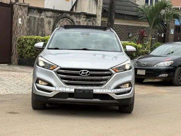 Hyundai Tucson Sport FWD 2016 Silver - 1