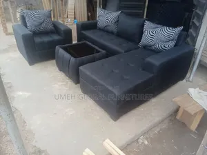 Babban Sofa Mai Siffar L tare da Kujera Daya da Teburin Tsakiya