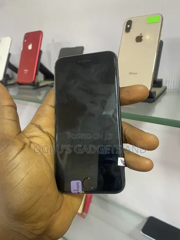 Apple iPhone 8 64GB Black - 1