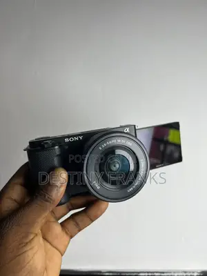 Sony ZV-E10 Mirrorless Camera with 16-50mm Kit Lens