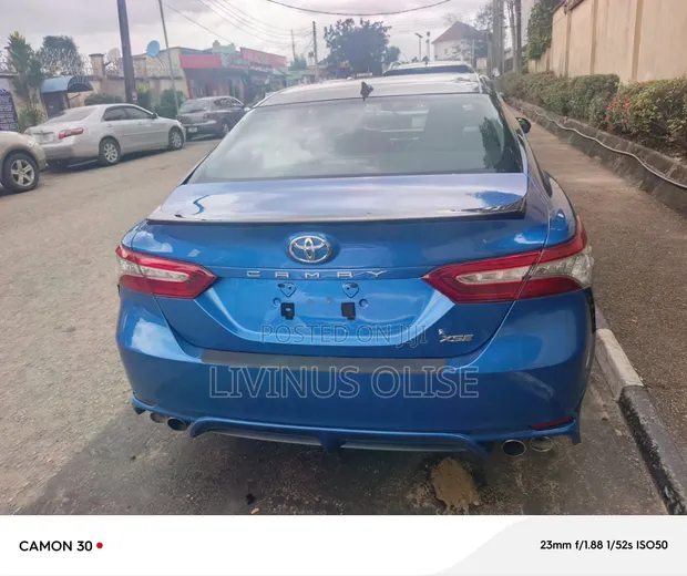 2018 Toyota Camry XSE FWD 2.5L Blue - 1