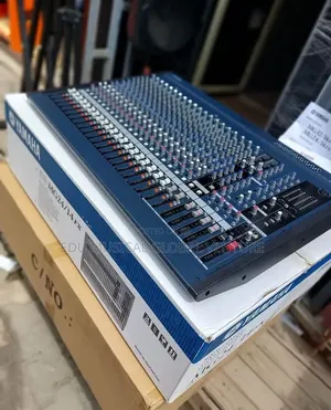 Yamaha MG24/14FX 24-Channel Analog Mixer