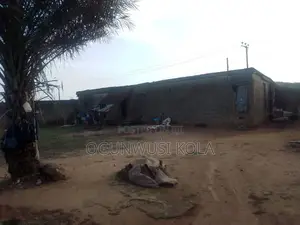 Filaye Hudu na Kasuwanci a Lagos-Abeokuta Expressway