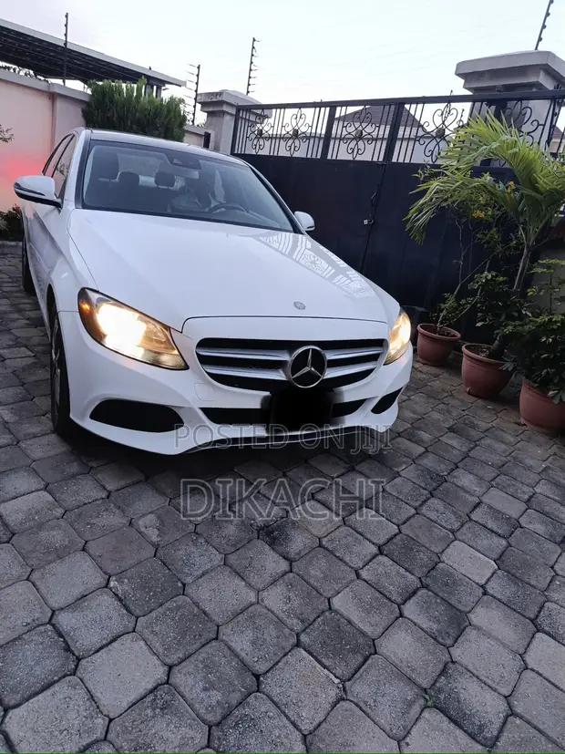 Mercedes-Benz C300 2016 Fari - 1