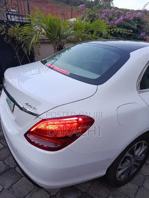 Mercedes-Benz C300 2016 Fari