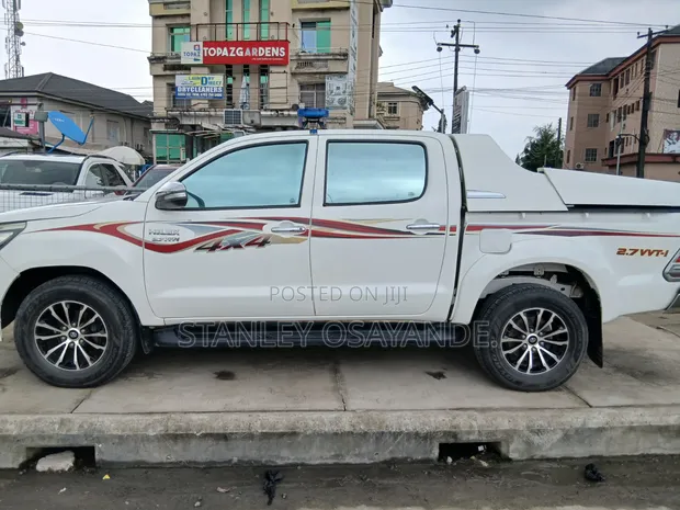 Toyota Hilux SR 2015 - 1