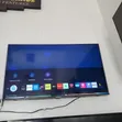 Samsung Smart TV 43-Inch 4K Na Hannu - 3