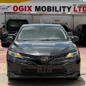 2018 Toyota Camry LE FWD (2.5L) Black