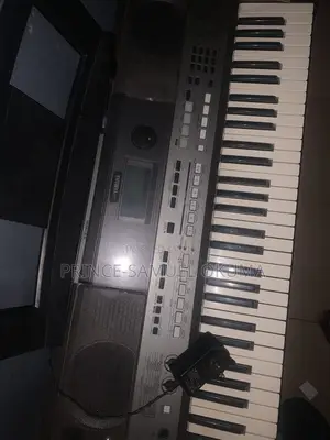 Yamaha PSR-E443 Electronic Keyboard