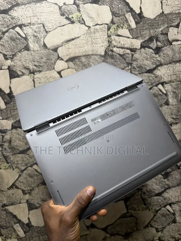 Dell Latitude 5330 Laptop 16GB RAM, Intel Core i7, 256GB SSD - 1