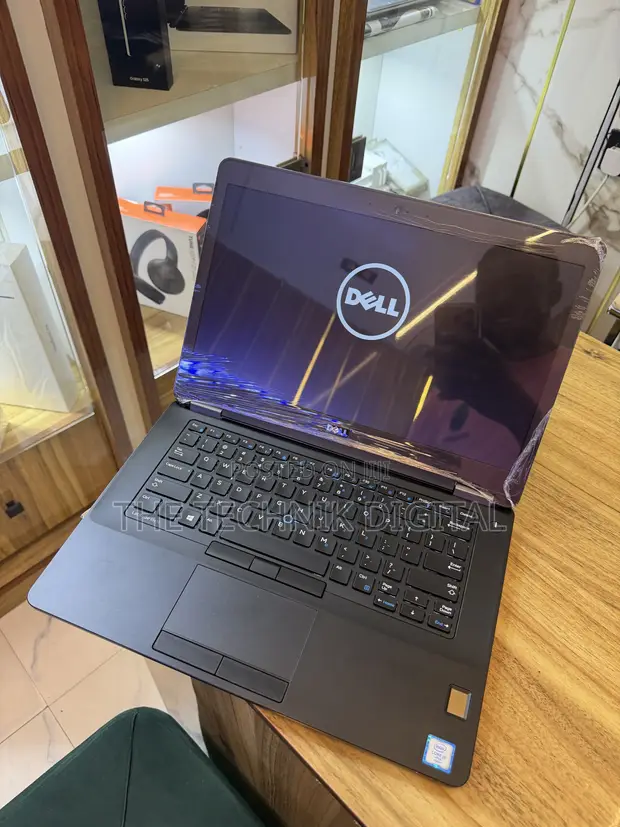 Dell Latitude 5450 Laptop - Intel Core i5, 8GB RAM, 256GB SSD - 1