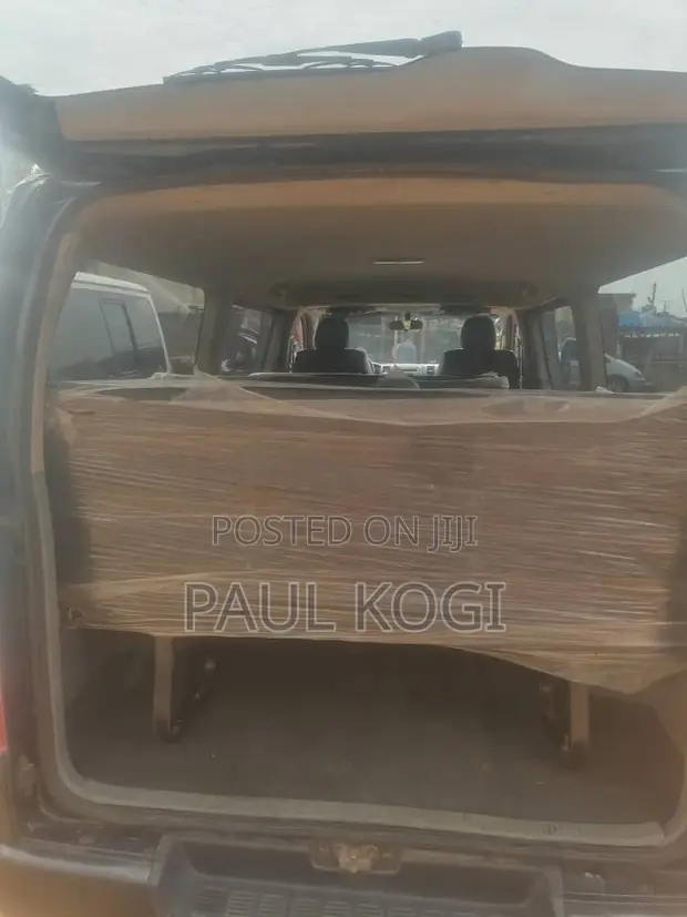 Toyota HiAce Commuter 2018 Silver - 1