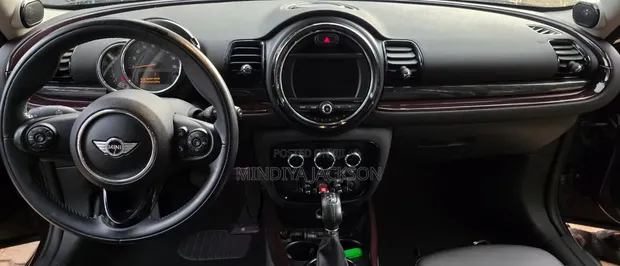Mini Clubman 2018 Burgundy - 1