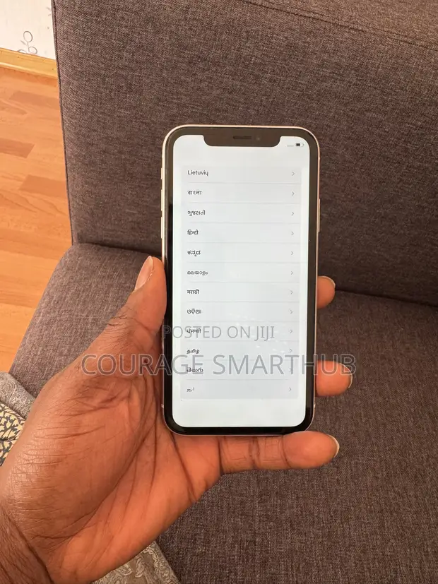Apple iPhone XR 128GB White - 1