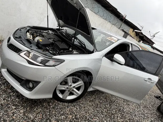 Toyota Camry SE 2.5L 2012 Silver - 1