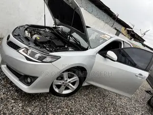 Toyota Camry SE 2.5L 2012 Silver