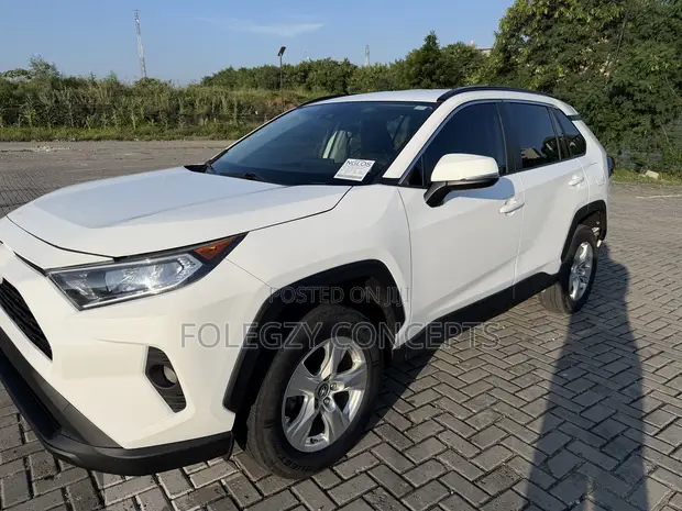 2020 Toyota RAV4 XLE Premium FWD SUV - 1