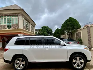 2013 Toyota Highlander SE 3.5L 4WD White