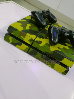 PS4 Fat Console tare da 2 Controllers
