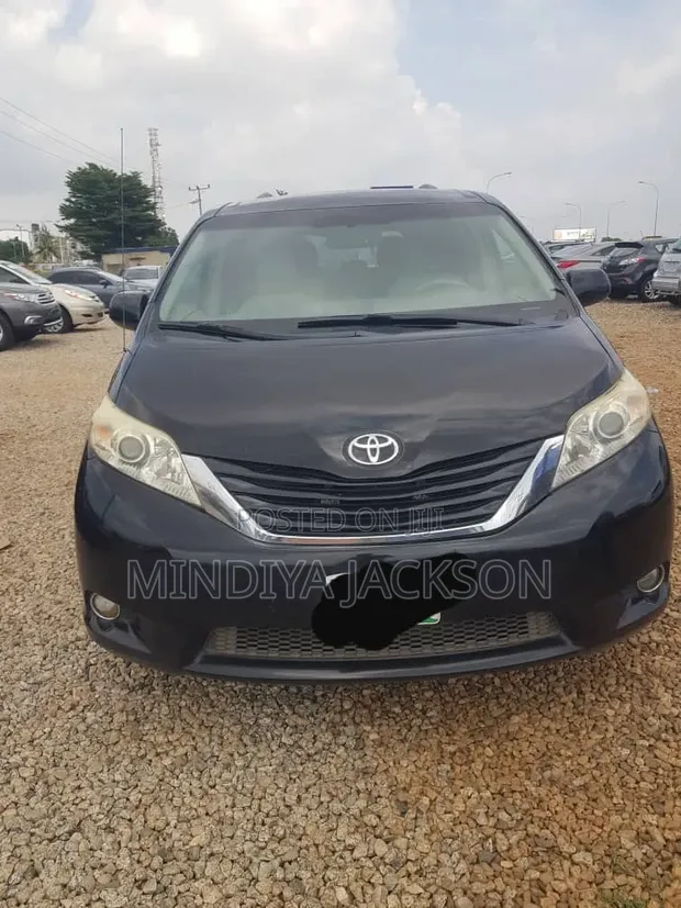 Toyota Sienna 2015 Black - 1