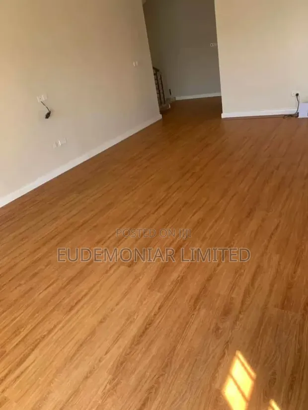 Professional Wooden Floor Installation Services - 1