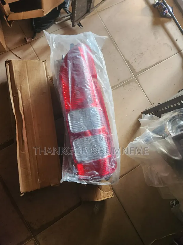 Tushen Fitilar Baya na Toyota HiAce Hummer Bus - 1