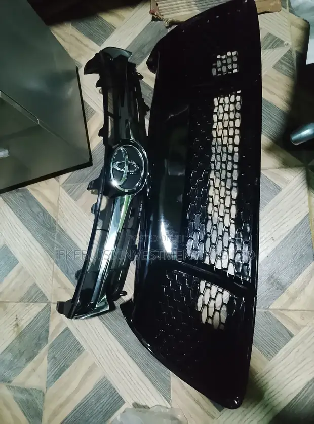 Sabon Grille na Toyota Camry 2015 XSE/XLE - 1