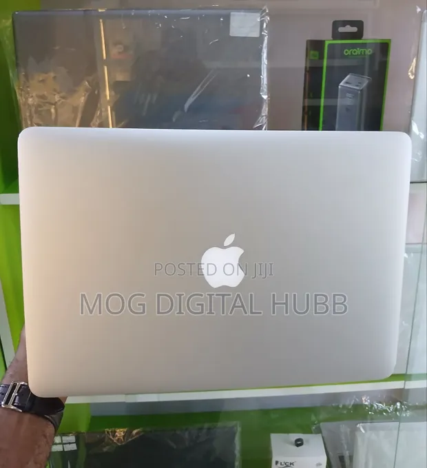 Apple MacBook Air 2015 13" 8GB RAM 128GB SSD - 1