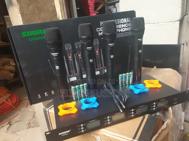 Shure UR6008 4-Channel UHF Wireless Microphone System - 1