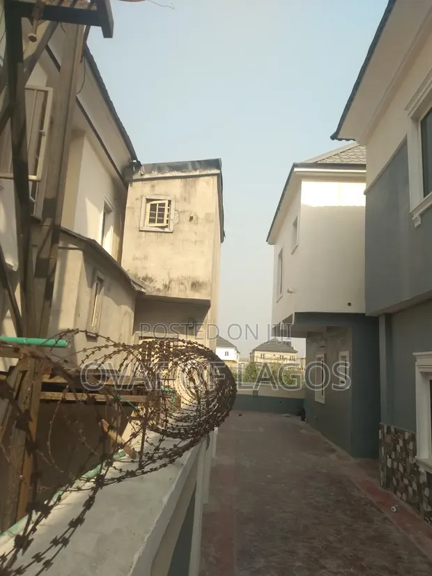 2 Bedroom Semi-Detached Duplex don haya a Ikota - 1