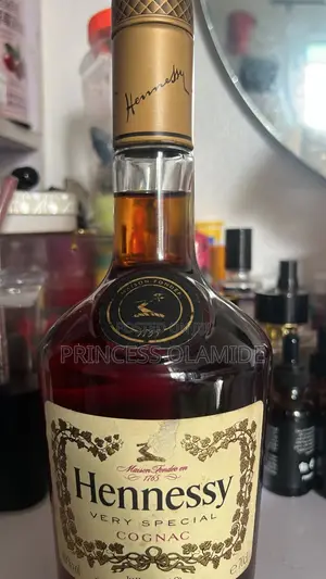 Asalin Hennessy V.S Cognac