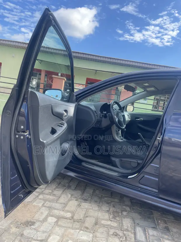 Toyota Corolla 2012 Blue - 1