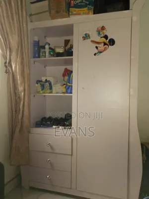 Amfani da Wardrobe da Katifa na Jariri - White
