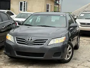 2010 Toyota Camry LE V6 Sedan - Wata Kasar Amfani