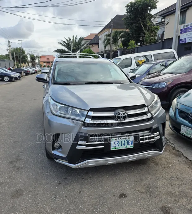 2015 Toyota Highlander XLE SUV - Grey - 1