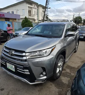 2015 Toyota Highlander XLE SUV - Grey