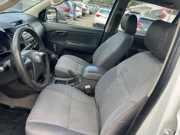 Toyota Hilux 2013 Fari - 1