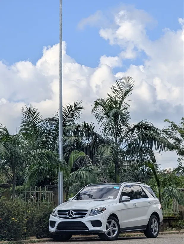 Mercedes-Benz GLE-Class 2016 White - 1