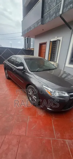 2017 Toyota Camry SE Sedan