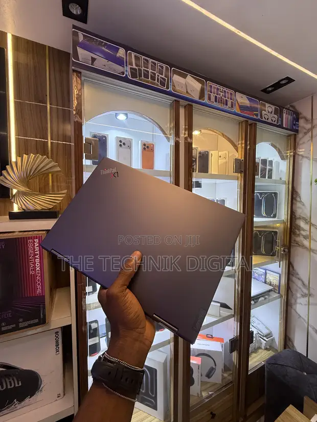 Lenovo ThinkPad X1 Yoga Gen 6 Laptop - 1